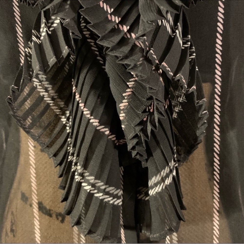 WHBM Sheer Ruffle Blouse - Picture 7 of 10